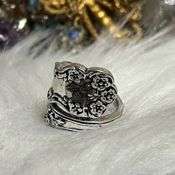 FREE WITH PURCHASE Bee Spoon Ring - Picture 4 of 11